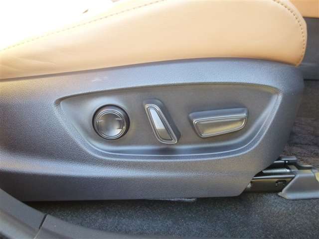 トヨタ クラウン　スポーツ　ハイブリッド ２．５ Ｚ Ｅ－ＦＯＵＲ ４ＷＤ R5年 (東北) 99