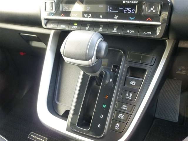 トヨタ ノア １．８ ハイブリッド Ｓ－Ｚ R4年 (東北) 99