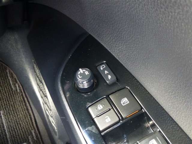 トヨタ プリウス １．８ Ａ H28年 (東北) 99