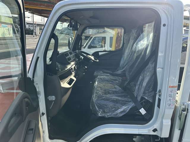 三菱フソウ キャンター 平ボディ ２Ｔ 全低床 R7年 (東海) 99