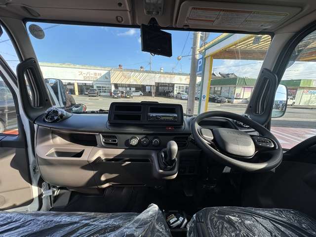 三菱フソウ キャンター 平ボディ ２Ｔ 全低床 R7年 (東海) 99