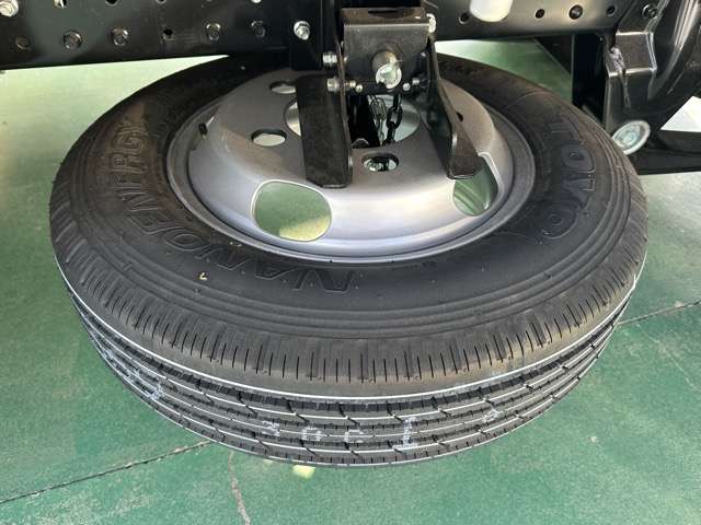 三菱フソウ キャンター 平ボディ ２Ｔ 全低床 R7年 (東海) 99