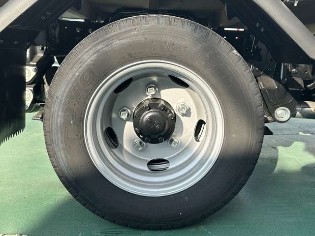 三菱フソウ キャンター 平ボディ ２Ｔ 全低床 R7年 (東海) 99