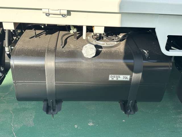 三菱フソウ キャンター 平ボディ ２Ｔ 全低床 R7年 (東海) 99