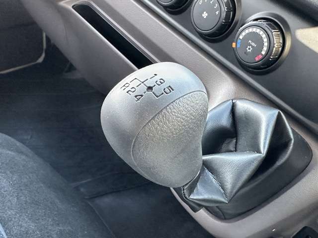 三菱フソウ キャンター 平ボディ ２Ｔ 全低床 R7年 (東海) 99