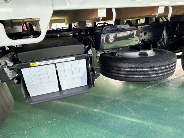 三菱フソウ キャンター 平ボディ 全低床 ２Ｔ R7年 (東海) 99