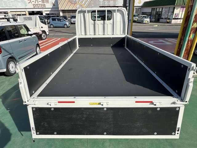 三菱フソウ キャンター 平ボディ 全低床 ２Ｔ R7年 (東海) 99