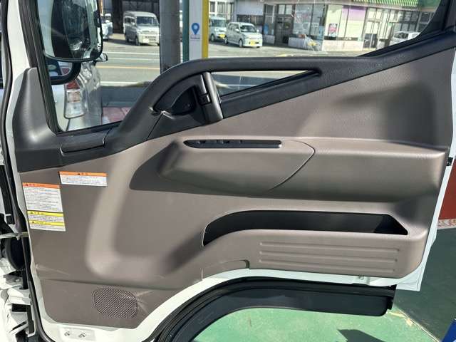 三菱フソウ キャンター 平ボディ 全低床 ２Ｔ R7年 (東海) 99