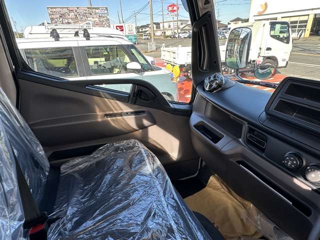 三菱フソウ キャンター 平ボディ 全低床 ２Ｔ R7年 (東海) 99