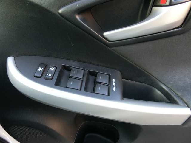 トヨタ プリウス １．８ Ｓ H24年 (中国) 99