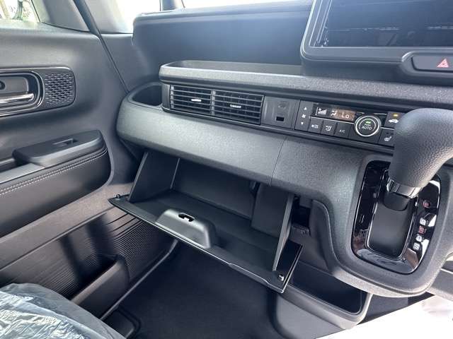 ホンダ Ｎ　ＢＯＸ カスタム ６６０ コーディネートスタイル モノトーン R7年 (東海) 99