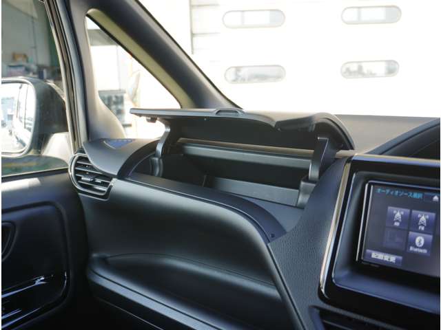 トヨタ ノア １．８ ハイブリッド ＳＩ ＷＸＢ H30年 (九州・沖縄) 99