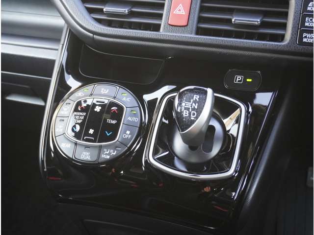 トヨタ ノア １．８ ハイブリッド ＳＩ ＷＸＢ H30年 (九州・沖縄) 99