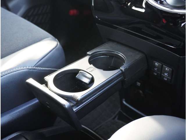 トヨタ ノア １．８ ハイブリッド ＳＩ ＷＸＢ H30年 (九州・沖縄) 99