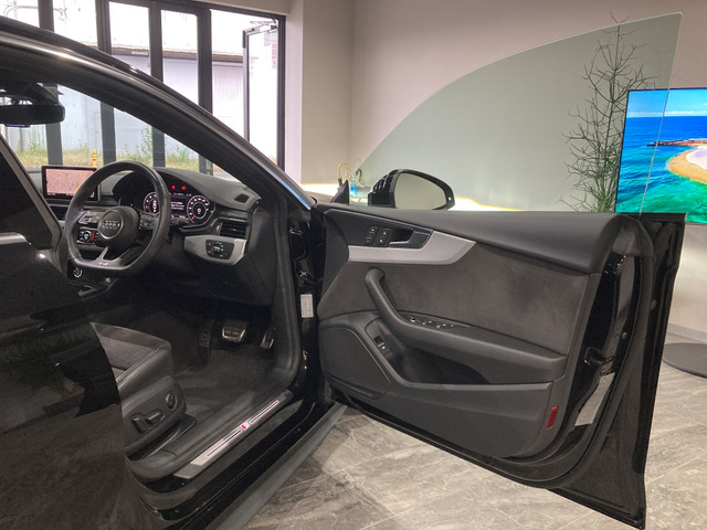 アウディ Ａ５　スポーツバック ４５ ＴＦＳＩ クワトロ スポーツ Ｓラインパッケージ ４ＷＤ R2年 (関東) 99