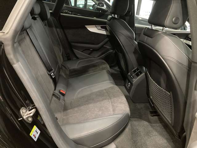 アウディ Ａ５　スポーツバック ４５ ＴＦＳＩ クワトロ スポーツ Ｓラインパッケージ ４ＷＤ R2年 (関東) 99