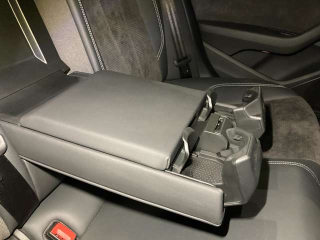 アウディ Ａ５　スポーツバック ４５ ＴＦＳＩ クワトロ スポーツ Ｓラインパッケージ ４ＷＤ R2年 (関東) 99