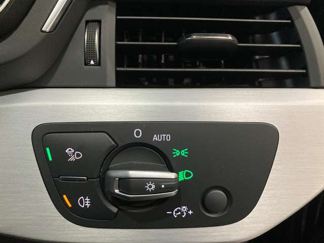 アウディ Ａ５　スポーツバック ４５ ＴＦＳＩ クワトロ スポーツ Ｓラインパッケージ ４ＷＤ R2年 (関東) 99