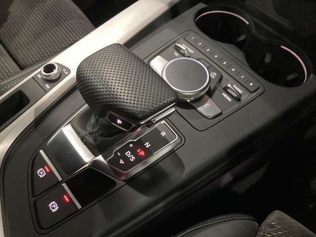 アウディ Ａ５　スポーツバック ４５ ＴＦＳＩ クワトロ スポーツ Ｓラインパッケージ ４ＷＤ R2年 (関東) 99