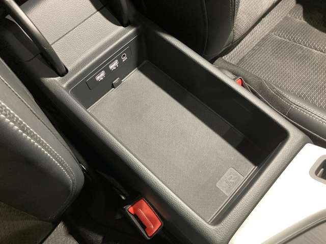 アウディ Ａ５　スポーツバック ４５ ＴＦＳＩ クワトロ スポーツ Ｓラインパッケージ ４ＷＤ R2年 (関東) 99