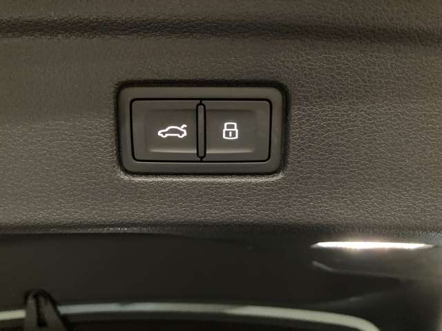 アウディ Ａ５　スポーツバック ４５ ＴＦＳＩ クワトロ スポーツ Ｓラインパッケージ ４ＷＤ R2年 (関東) 99