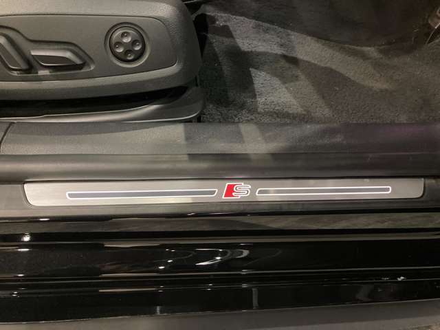 アウディ Ａ５　スポーツバック ４５ ＴＦＳＩ クワトロ スポーツ Ｓラインパッケージ ４ＷＤ R2年 (関東) 99