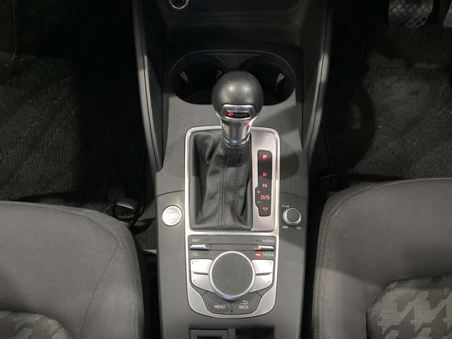 アウディ Ａ３　スポーツバック １．４　ＴＦＳＩ H26年 (関東) 99