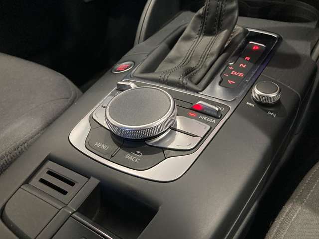 アウディ Ａ３　スポーツバック １．４　ＴＦＳＩ H26年 (関東) 99