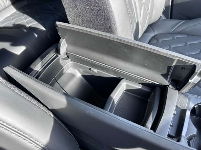 プジョー ３００８ ＧＴ　エグゼクティブエディション R6年 (東北) 99