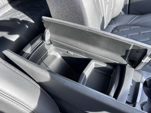 プジョー ３００８ ＧＴ　エグゼクティブエディション R6年 (東北) 99