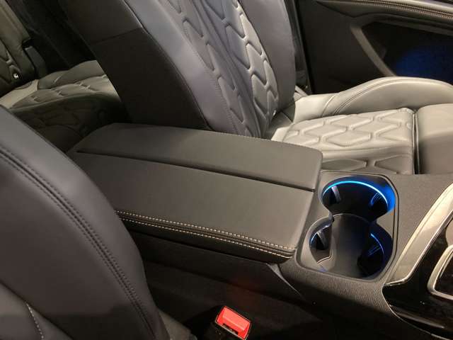 プジョー ３００８ ＧＴ　エグゼクティブエディション R6年 (東北) 99