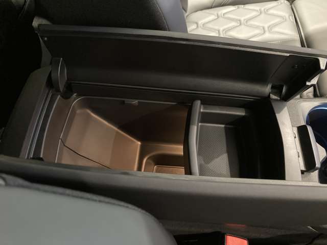 プジョー ３００８ ＧＴ　エグゼクティブエディション R6年 (東北) 99