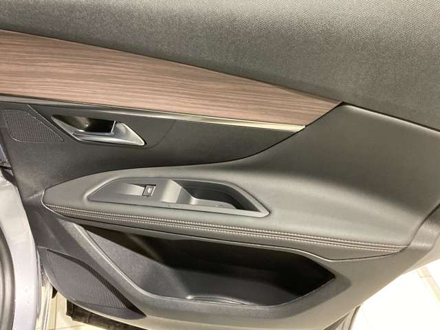 プジョー ３００８ ＧＴ　エグゼクティブエディション R6年 (東北) 99