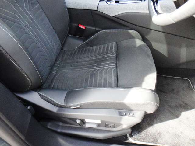 プジョー ３００８ ＧＴ アルカンタラパッケージ ハイブリッド R7年 (東北) 99