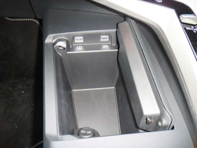 プジョー ３００８ ＧＴ アルカンタラパッケージ ハイブリッド R7年 (東北) 99