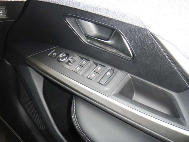 プジョー ３００８ ＧＴ アルカンタラパッケージ ハイブリッド R7年 (東北) 99