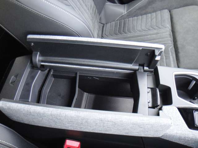 プジョー ３００８ ＧＴ アルカンタラパッケージ ハイブリッド R7年 (東北) 99