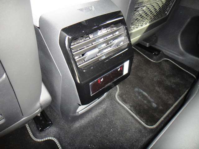 プジョー ３００８ ＧＴ アルカンタラパッケージ ハイブリッド R7年 (東北) 99