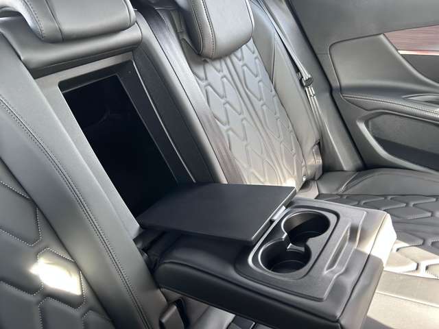 プジョー ３００８ ＧＴ　エグゼクティブエディション R6年 (東北) 99