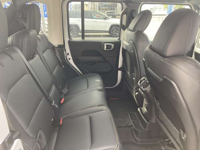 ジープ ラングラー　アンリミテッド アンリミテッド サハラ ４ＷＤ R7年 (東北) 99