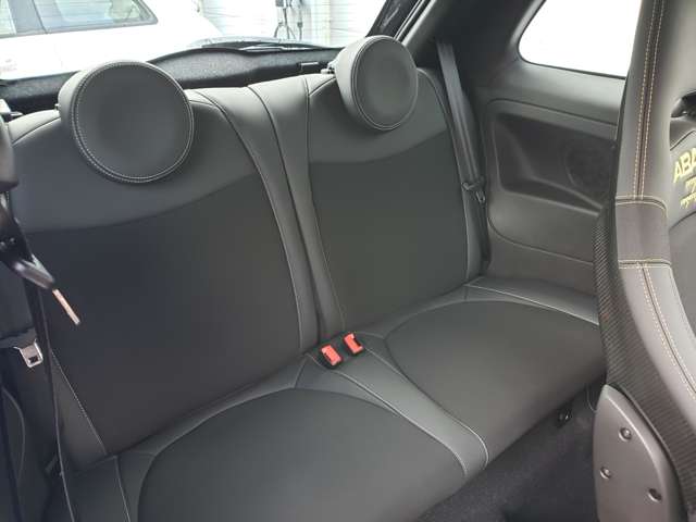 アバルト ６９５セッタンタチンクエ アニヴェルサーリオ １．４ R7年 (東北) 99