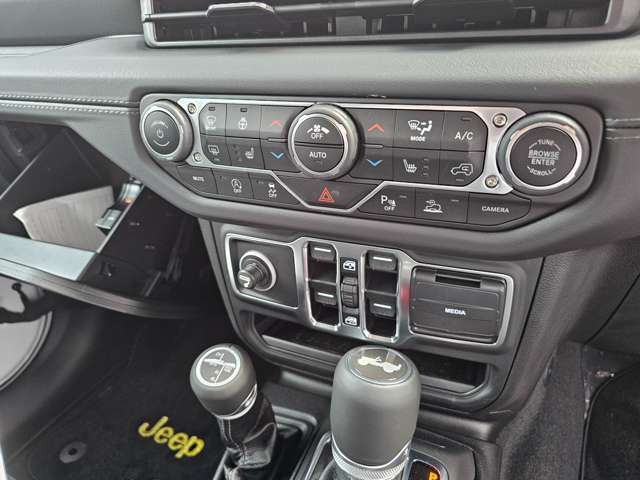 ジープ ラングラー　アンリミテッド アンリミテッド サハラ ４ＷＤ R7年 (東北) 99