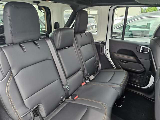 ジープ ラングラー　アンリミテッド アンリミテッド サハラ ４ＷＤ R7年 (東北) 99