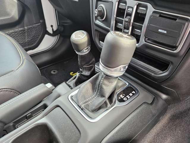 ジープ ラングラー　アンリミテッド アンリミテッド サハラ ４ＷＤ R7年 (東北) 99