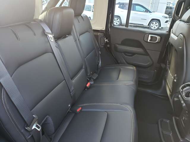 ジープ ラングラー　アンリミテッド アンリミテッド サハラ ４ＷＤ R7年 (東北) 99