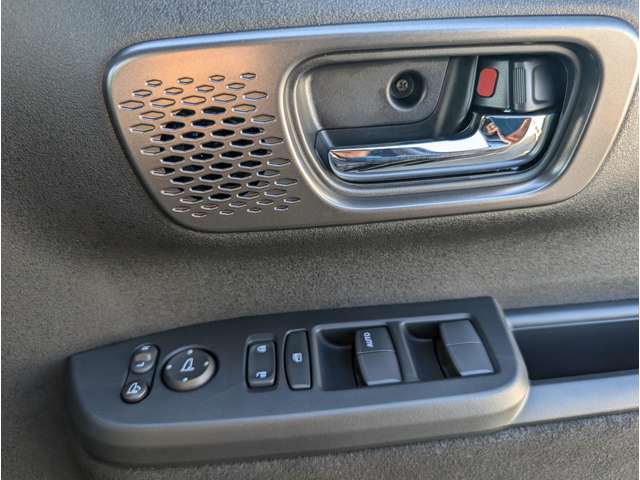 ホンダ Ｎ　ＢＯＸ カスタム ６６０ ターボ R7年 (関東) 99