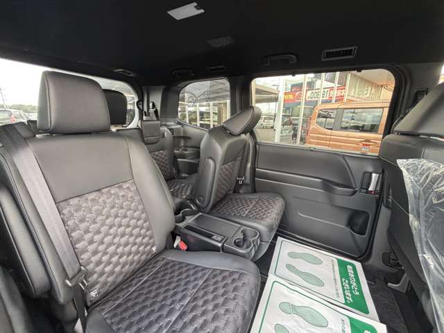 トヨタ ヴォクシー １．８ ハイブリッド Ｓ－Ｚ R7年 (関東) 99