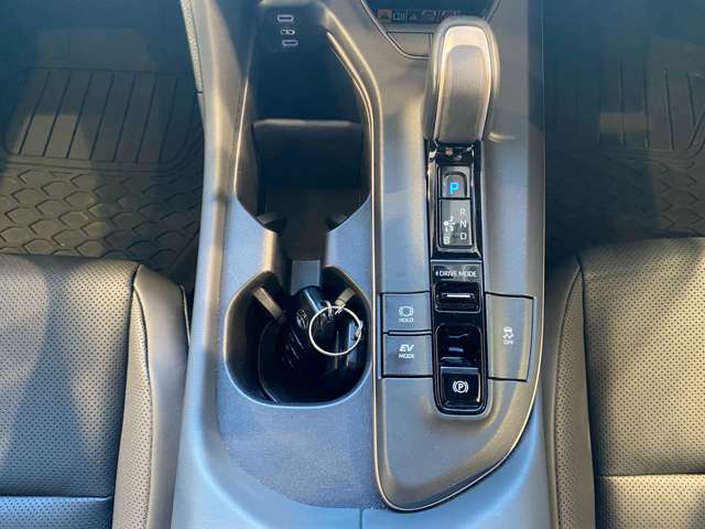 トヨタ クラウン　クロスオーバー　ハイブリッド ２．５ Ｇ アドバンスト レザー パッケージ Ｅ－ＦＯＵＲ ４ＷＤ R4年 (九州・沖縄) 99