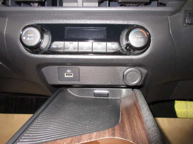 日産 ノートオーラ １．２ Ｇ R4年 (九州・沖縄) 99