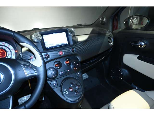 アバルト ６９５エディツィオーネマセラティ １．４ H25年 (関東) 99